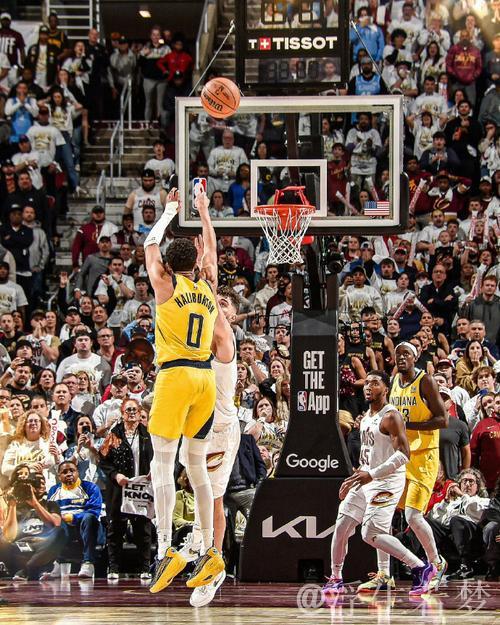 哈利伯顿准绝杀助步行者险胜雄鹿 字母哥空砍30分